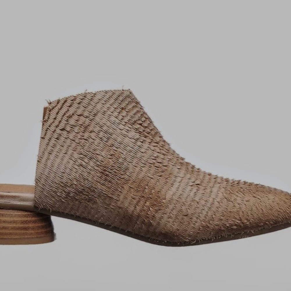 Antelope Radlee Stone Leather Mules with Woven Texture & Wooden Heel Sz 39 EU